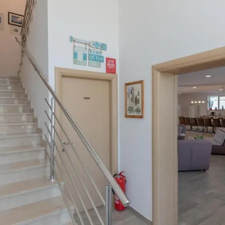 Elena - Makarska By Guide