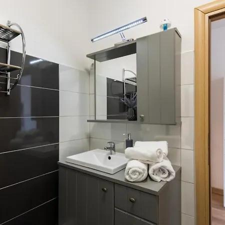 Elena - Makarska By Guide *