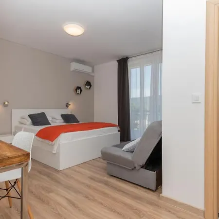 Villa Elena - Makarska By Guide
