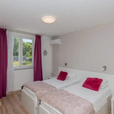 Elena - Makarska By Guide Kamenmost