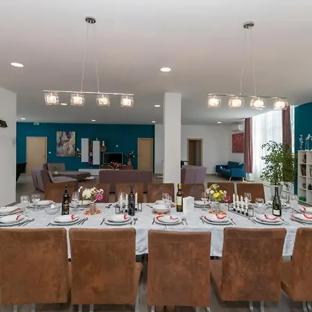 Elena - Makarska By Guide * Kamenmost