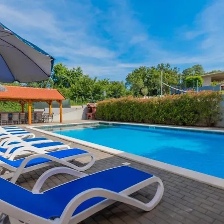 Elena - Makarska By Guide