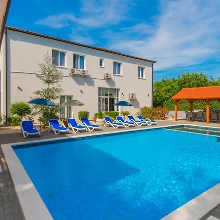 Elena - Makarska By Guide *