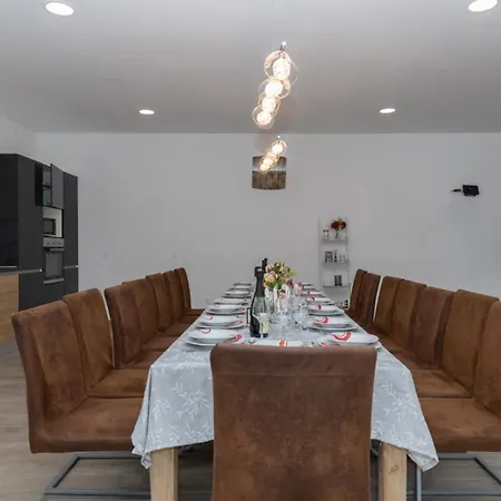 Elena - Makarska By Guide