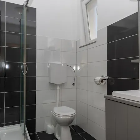 Elena - Makarska By Guide *