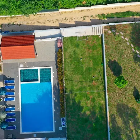 Elena - Makarska By Guide