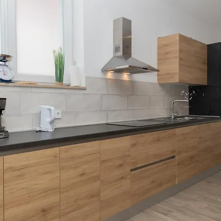 Elena - Makarska By Guide *