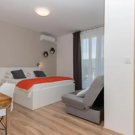 Elena - Makarska By Guide Vila *