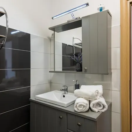 Elena - Makarska By Guide *